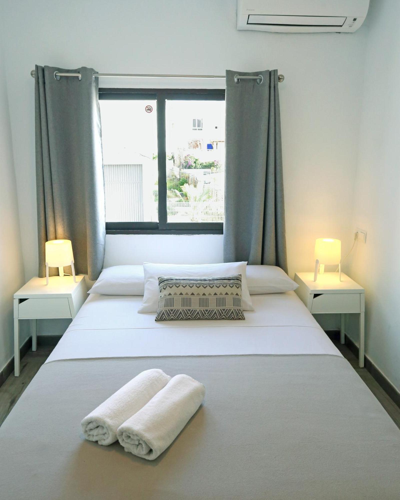 Hostal Costa อิบิซาทาวน์ ภายนอก รูปภาพ